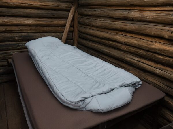 Forestry Service Cold Weather Sleeping Bag and Stuff Sack Combo - Image 4